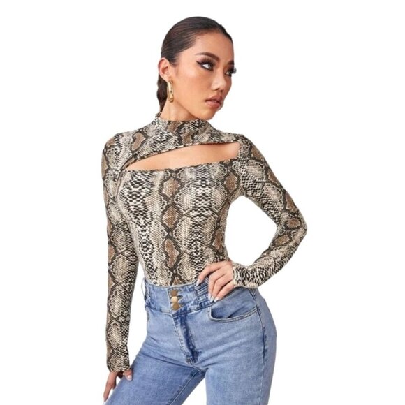 NEW SHEIN Asymmetrical Neck Snakeskin Long Sleeve Tee Size M‎ - Picture 1 of 8